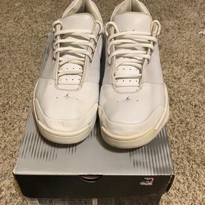 Air Jordan Serve’m low